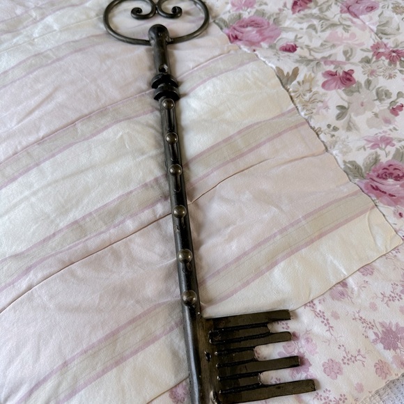 Large Metal Key To My Heart - Picture 2 of 7